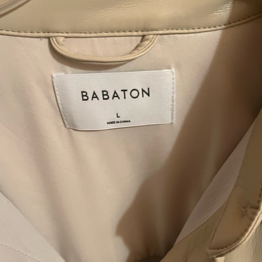 LAST CHANCE | Aritzia Babaton Ava Vegan Leather Shirt Jacket in Sand White - Picture 5 of 8